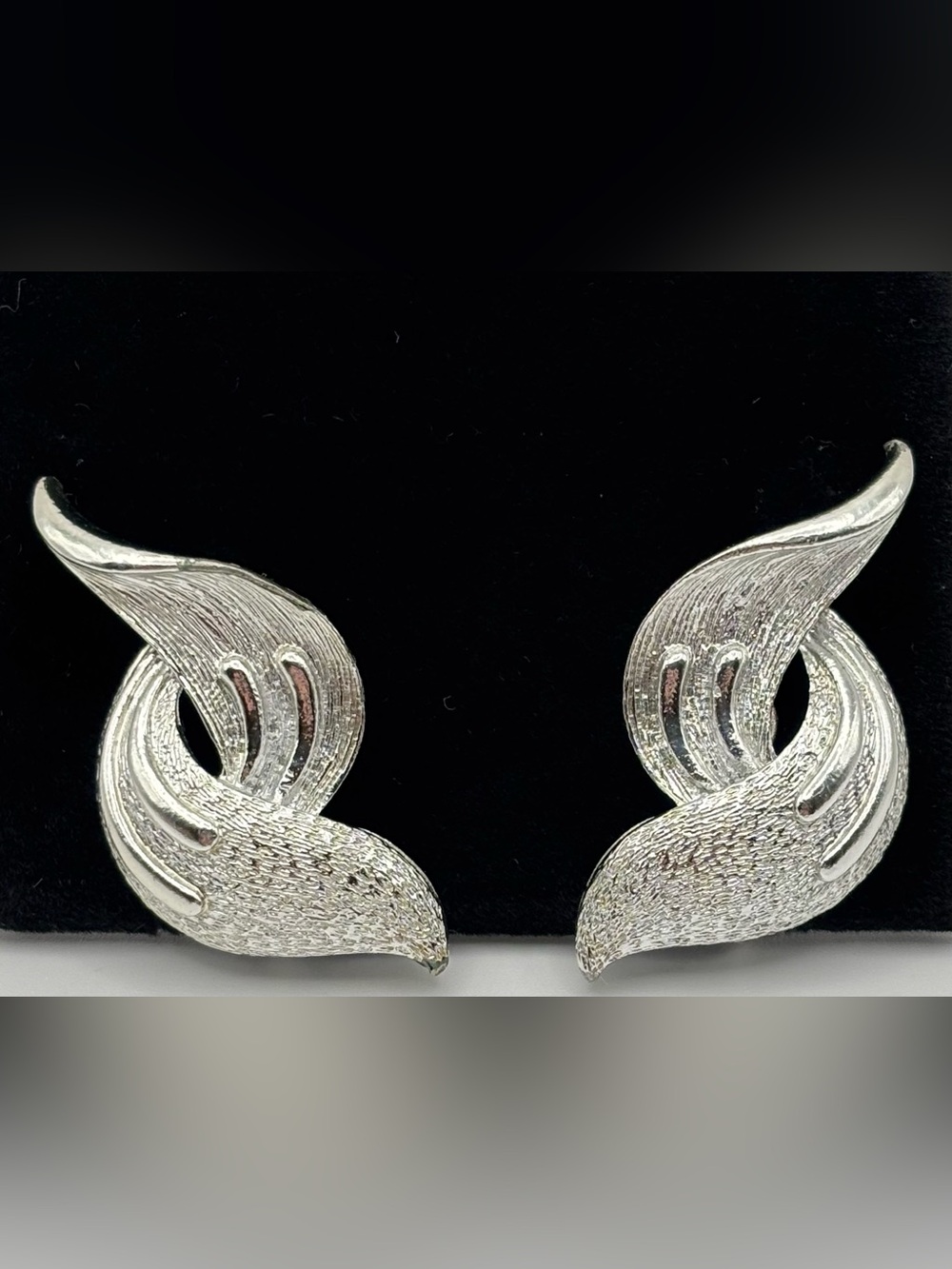 Vintage Coro Silver Tone Textured Swirling Wave Leaf Clip On Earrings